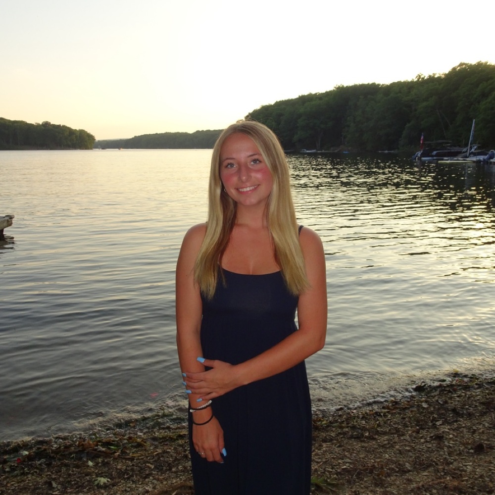 Meet your Posher, Kayla